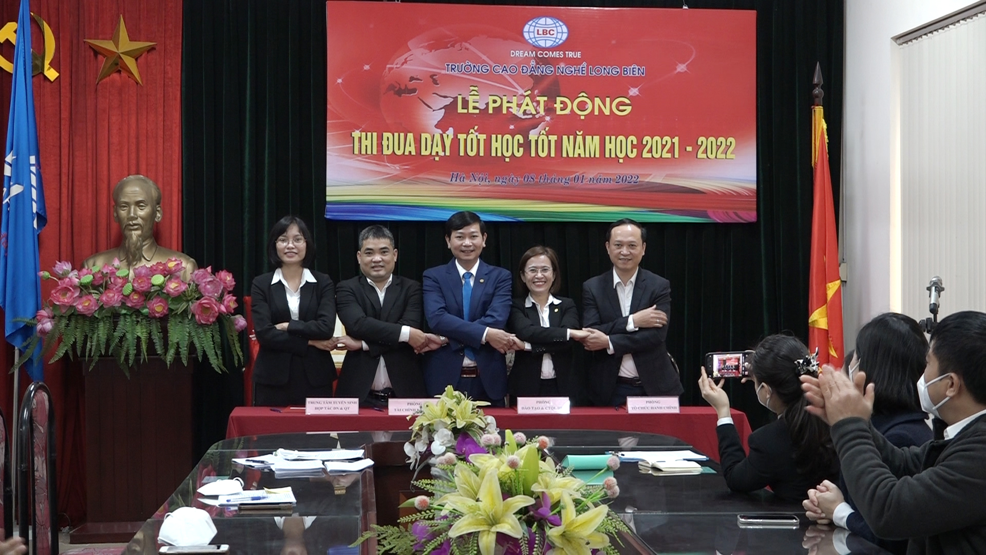 Cao đẳng nghề Long Biên ký kết giao ước thi đua năm 2022